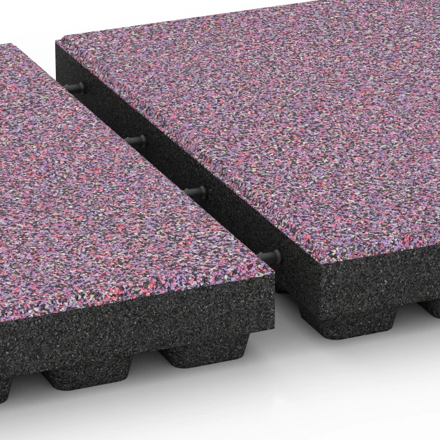 Großaufnahme vom Verbindungssystem von WARCO-Boden 6445 - Gumijasta varnostna plošča – 210 cm im Farbdesign Levandula. Abmessungen 50 x 50 x 7 cm.