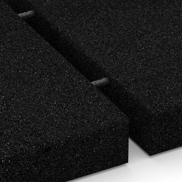 Großaufnahme vom Verbindungssystem von WARCO-Boden 6271 - Gumijasta varnostna plošča – 230 cm im Farbdesign Antracit. Abmessungen 50 x 50 x 8 cm.