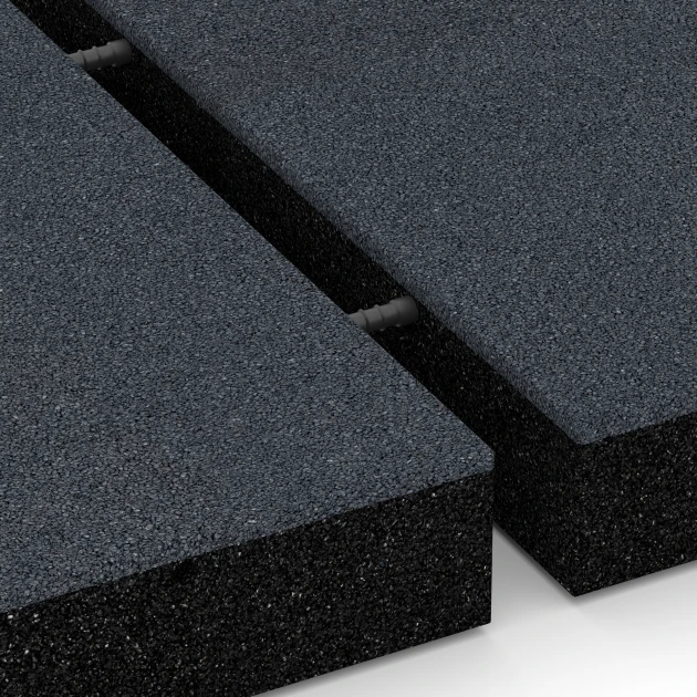 Großaufnahme vom Verbindungssystem von WARCO-Boden 6275 - Gumijasta varnostna plošča – 230 cm im Farbdesign Skrilavosiva. Abmessungen 50 x 50 x 8 cm.
