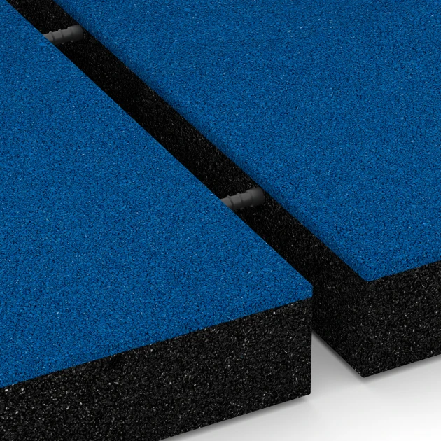 Großaufnahme vom Verbindungssystem von WARCO-Boden 6274 - Gumijasta varnostna plošča – 230 cm im Farbdesign Nebesno modra. Abmessungen 50 x 50 x 8 cm.