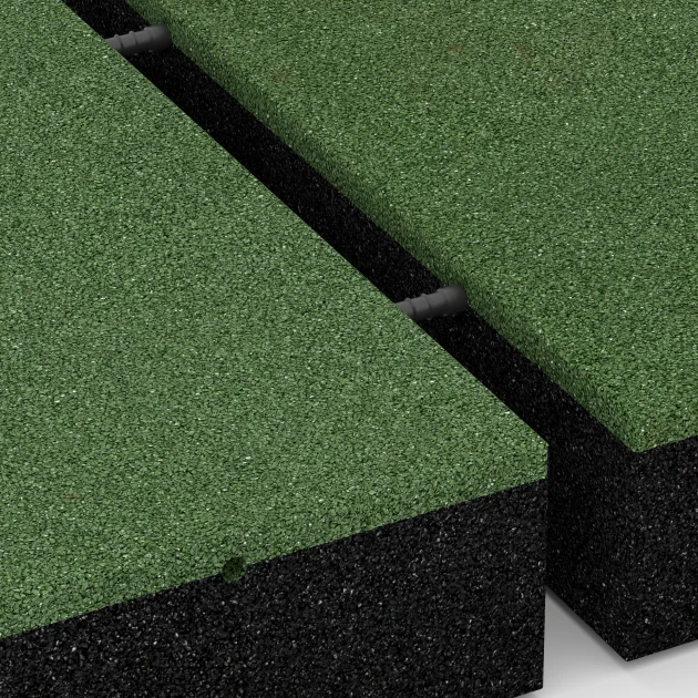 Großaufnahme vom Verbindungssystem von WARCO-Boden 6279 - Gumijasta varnostna plošča – 300 cm im Farbdesign Travnato zelena. Abmessungen 50 x 50 x 11 cm.