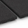 Großaufnahme vom Verbindungssystem von WARCO-Boden 6387 - Hlevska guma Premium im Farbdesign Antracit. Abmessungen 100 x 100 x 4,5 cm | 1,00 m².