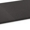 Großaufnahme vom Verbindungssystem von WARCO-Boden 6475 - Podložna plošča Kl. 1 im Farbdesign Antracit. Abmessungen 52 x 52 x 1,8 cm.
