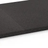 Großaufnahme vom Verbindungssystem von WARCO-Boden 6476 - Podložna plošča Kl. 1 im Farbdesign Antracit. Abmessungen 52 x 52 x 2,7 cm.
