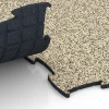 Großaufnahme vom Verbindungssystem von WARCO-Boden 6874 - Fitnes talna obloga Max im Farbdesign Travertin. Abmessungen 97,1 x 97,1 × 1,8 cm.