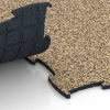 Großaufnahme vom Verbindungssystem von WARCO-Boden 6876 - Fitnes talna obloga Max im Farbdesign Ratan. Abmessungen 97,1 x 97,1 × 1,8 cm.