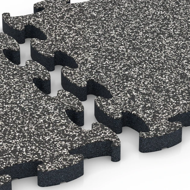 Großaufnahme vom Verbindungssystem von WARCO-Boden 6877 - Fitnes talna obloga Max im Farbdesign Temnosivi granit. Abmessungen 44,6 x 44,6 × 2,8 cm.