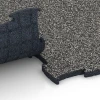 Großaufnahme vom Verbindungssystem von WARCO-Boden 6850 - Fitness Active talna obloga im Farbdesign Temnosivi granit. Abmessungen 97,1 x 97,1 x 2,8 cm.