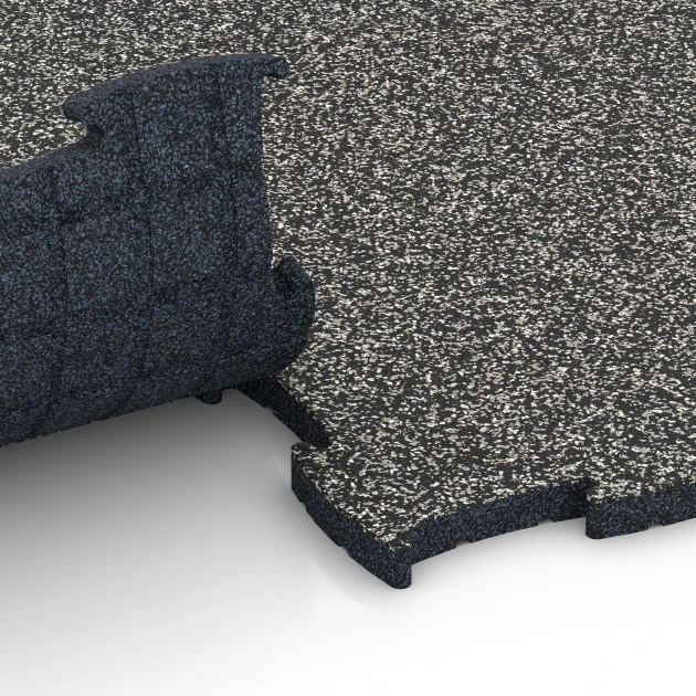 Großaufnahme vom Verbindungssystem von WARCO-Boden 6850 - Fitness Active talna obloga im Farbdesign Temnosivi granit. Abmessungen 97,1 x 97,1 x 2,8 cm.