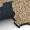 Großaufnahme vom Verbindungssystem von WARCO-Boden 6894 - Fitnes talna obloga Max im Farbdesign Ratan. Abmessungen 97,1 x 97,1 x 2,8 cm.