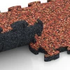 Großaufnahme vom Verbindungssystem von WARCO-Boden 6773 - Gumijaste plošče za rob bazena im Farbdesign Etna. Abmessungen 28,9 x 28,9 x 1,8 cm.