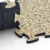 Großaufnahme vom Verbindungssystem von WARCO-Boden 6775 - Gumijaste plošče za rob bazena im Farbdesign Travertin. Abmessungen 28,9 x 28,9 x 1,8 cm.
