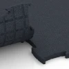 Großaufnahme vom Verbindungssystem von WARCO-Boden 6969 - Fitness Premium studijska podlaga Plus im Farbdesign Antracit. Abmessungen 99 x 99 x 2,8 cm.