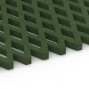 Großaufnahme vom Verbindungssystem von WARCO-Boden 7011 - Varnostna travna rešetka im Farbdesign Travnato zelena. Abmessungen 100 x 100 x 4 cm.