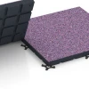 Großaufnahme vom Verbindungssystem von WARCO-Boden 7146 - Gumijasta podloga za zunanji fitnes im Farbdesign Lavanda. Abmessungen 60 x 60 x 4 cm | 0,36 m².