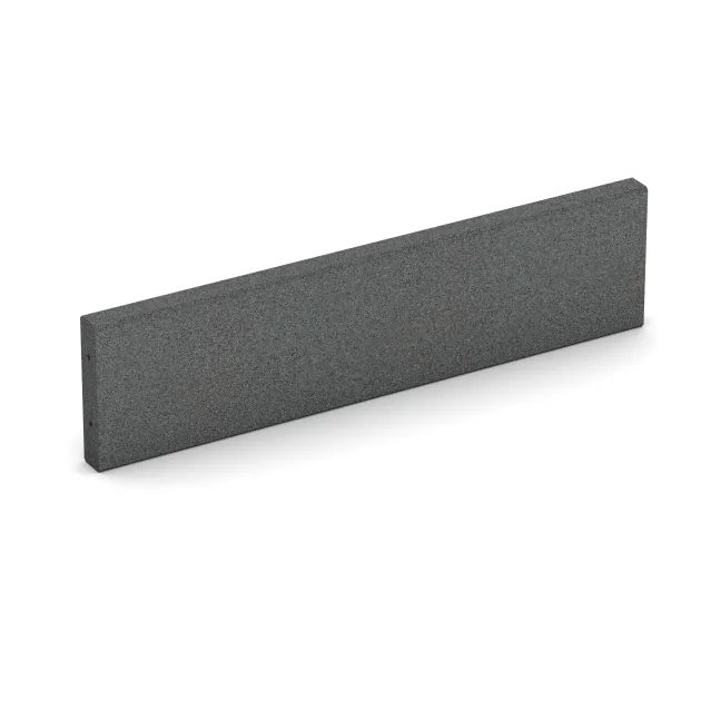 Foto der hinteren Seite vom unsymmetrischen WARCO-Formteil 2595: Gummi-Randstein (Tiefbord), Design Lupkovosiva, Maße 1000 x 50 x 250 mm.
