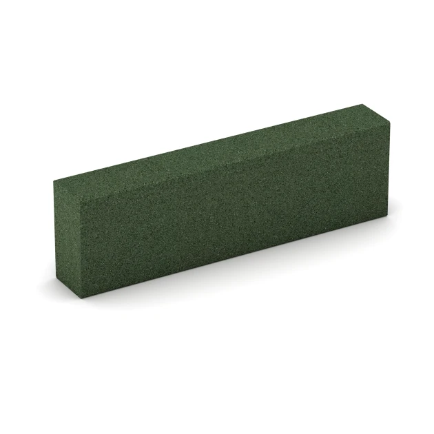Foto der hinteren Seite vom unsymmetrischen WARCO-Formteil 7030: Stopnica iz gumnega granulata, Design Travnato zelena, Maße 100 x 30 x 15 cm.